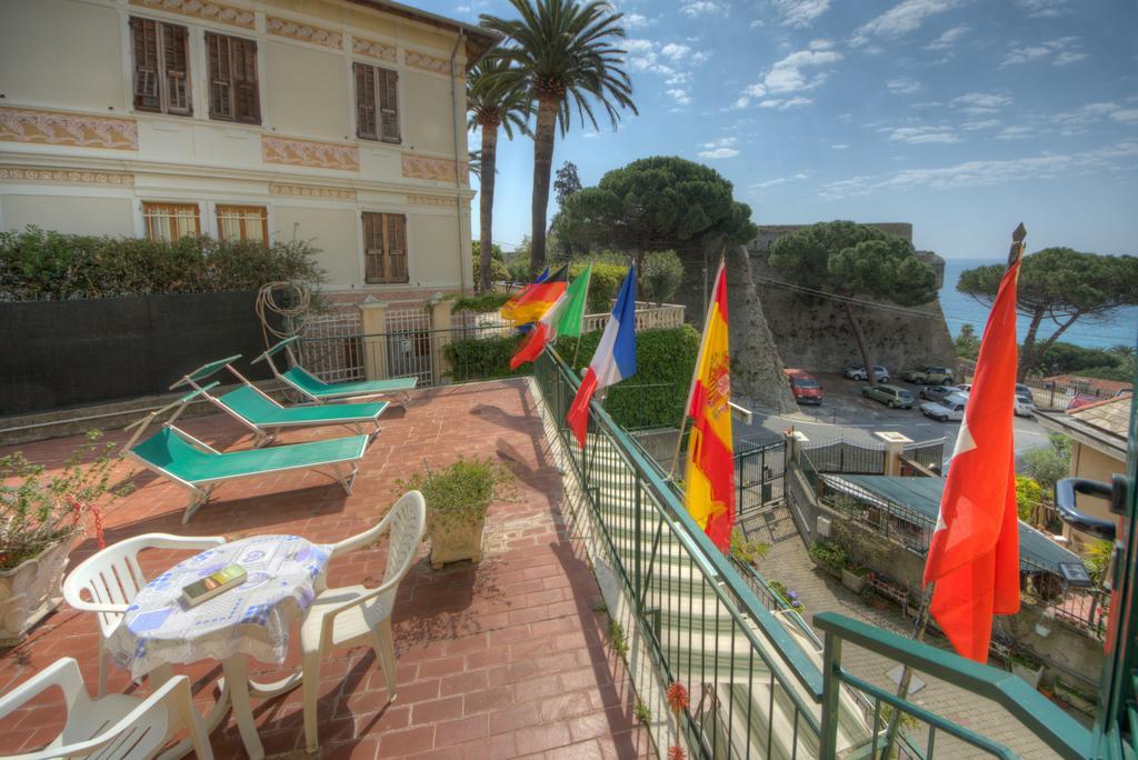 Hotel Deutsche Familien فينالي ليغوري المظهر الخارجي الصورة