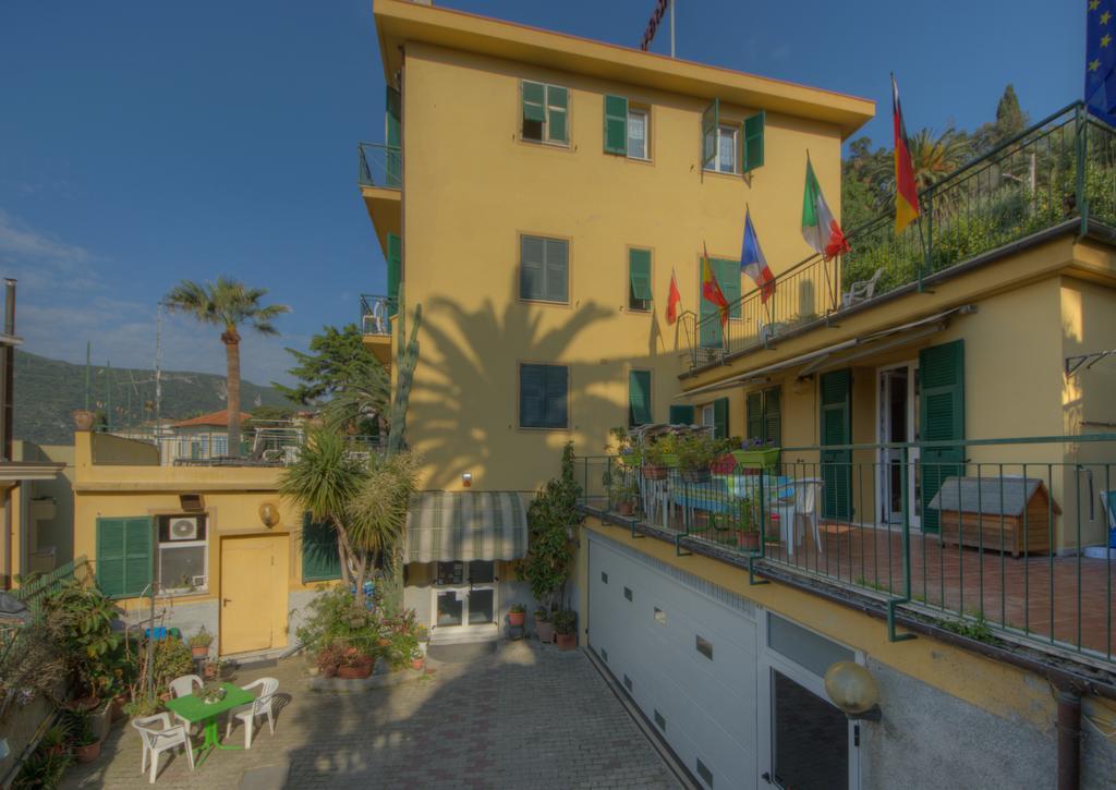Hotel Deutsche Familien فينالي ليغوري المظهر الخارجي الصورة