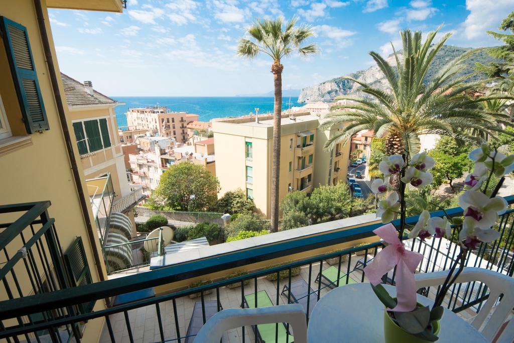Hotel Deutsche Familien فينالي ليغوري المظهر الخارجي الصورة